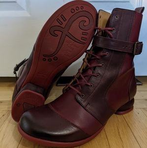NWT Fluevog Ellston boots